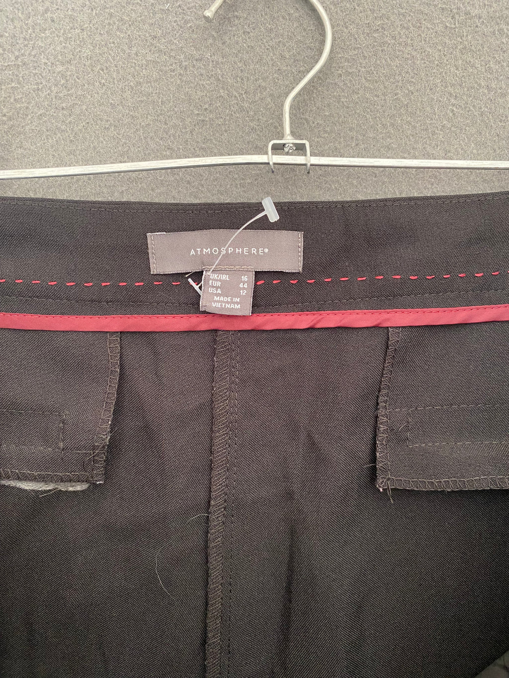 Pantalon de tailleur noir fuselé