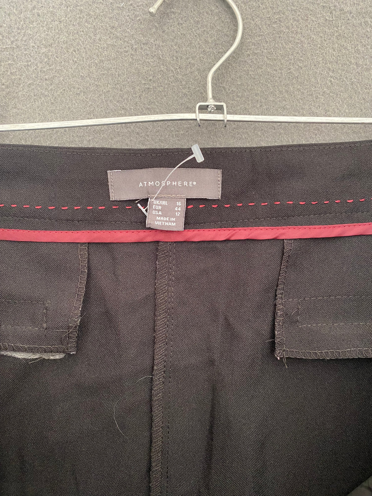 Pantalon de tailleur noir fuselé