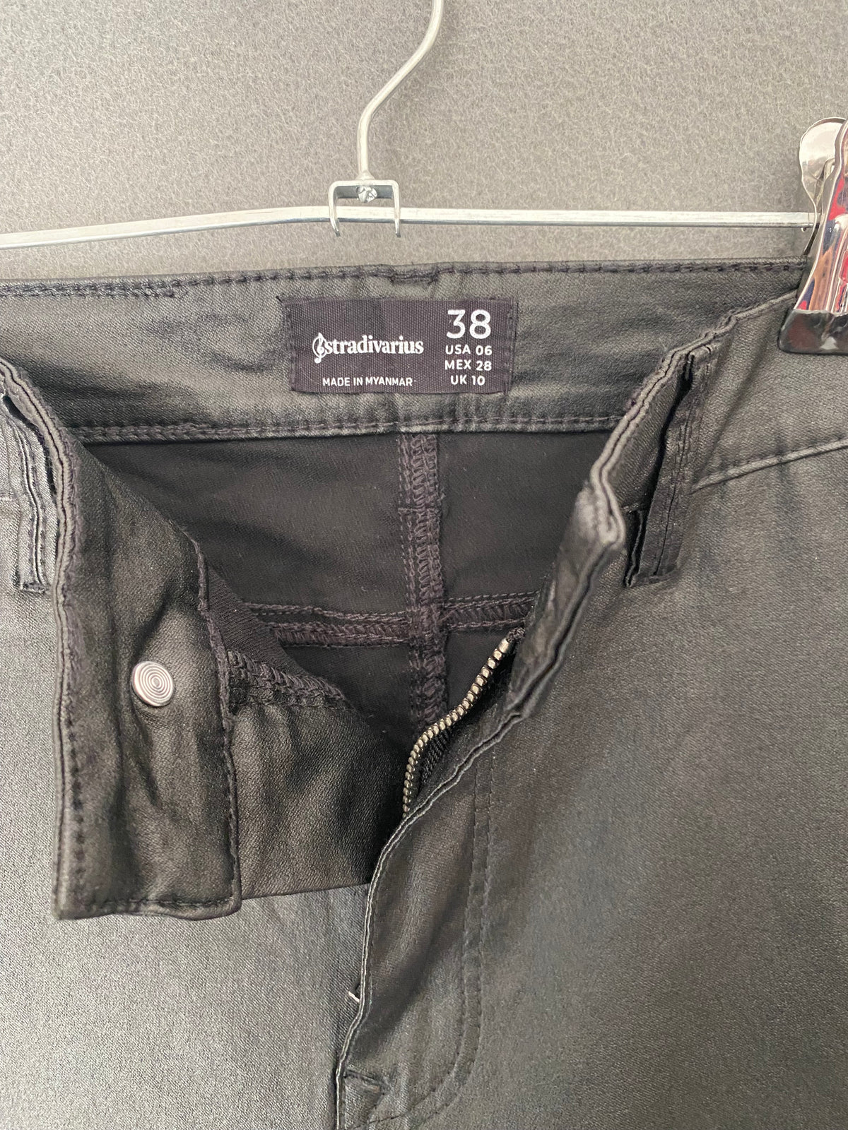 Pantalon skinny enduit noir taille haute
