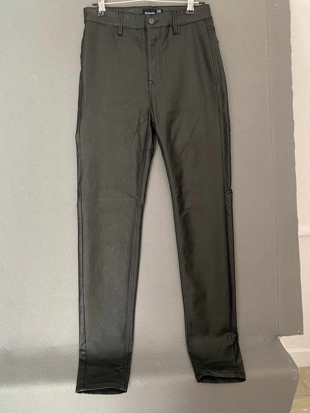 Pantalon skinny enduit noir taille haute