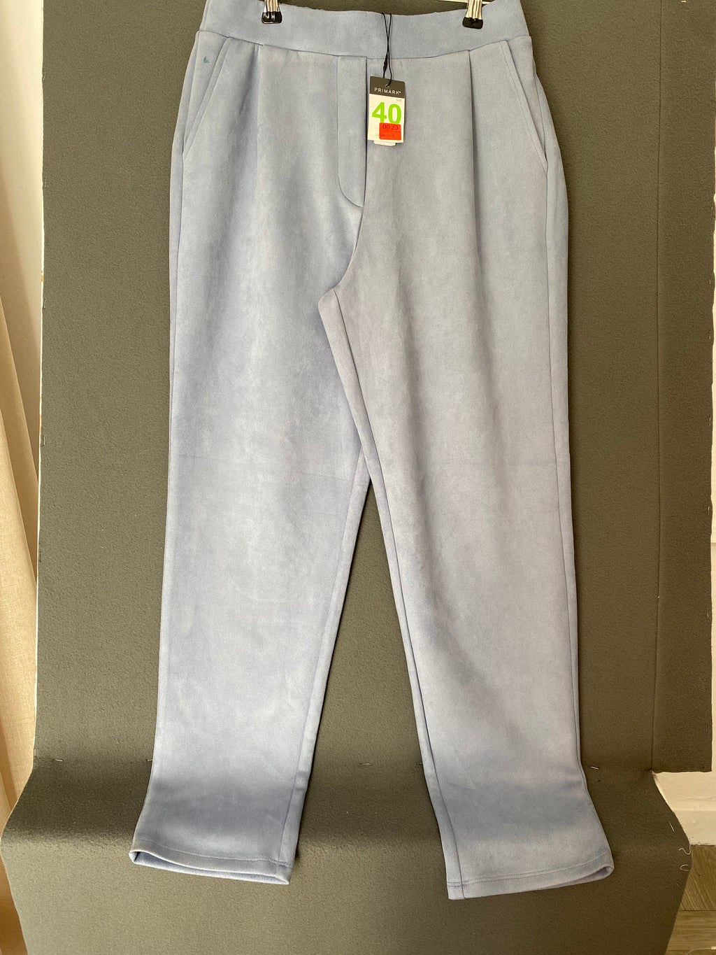 Pantalon en suédine bleu ciel à pinces