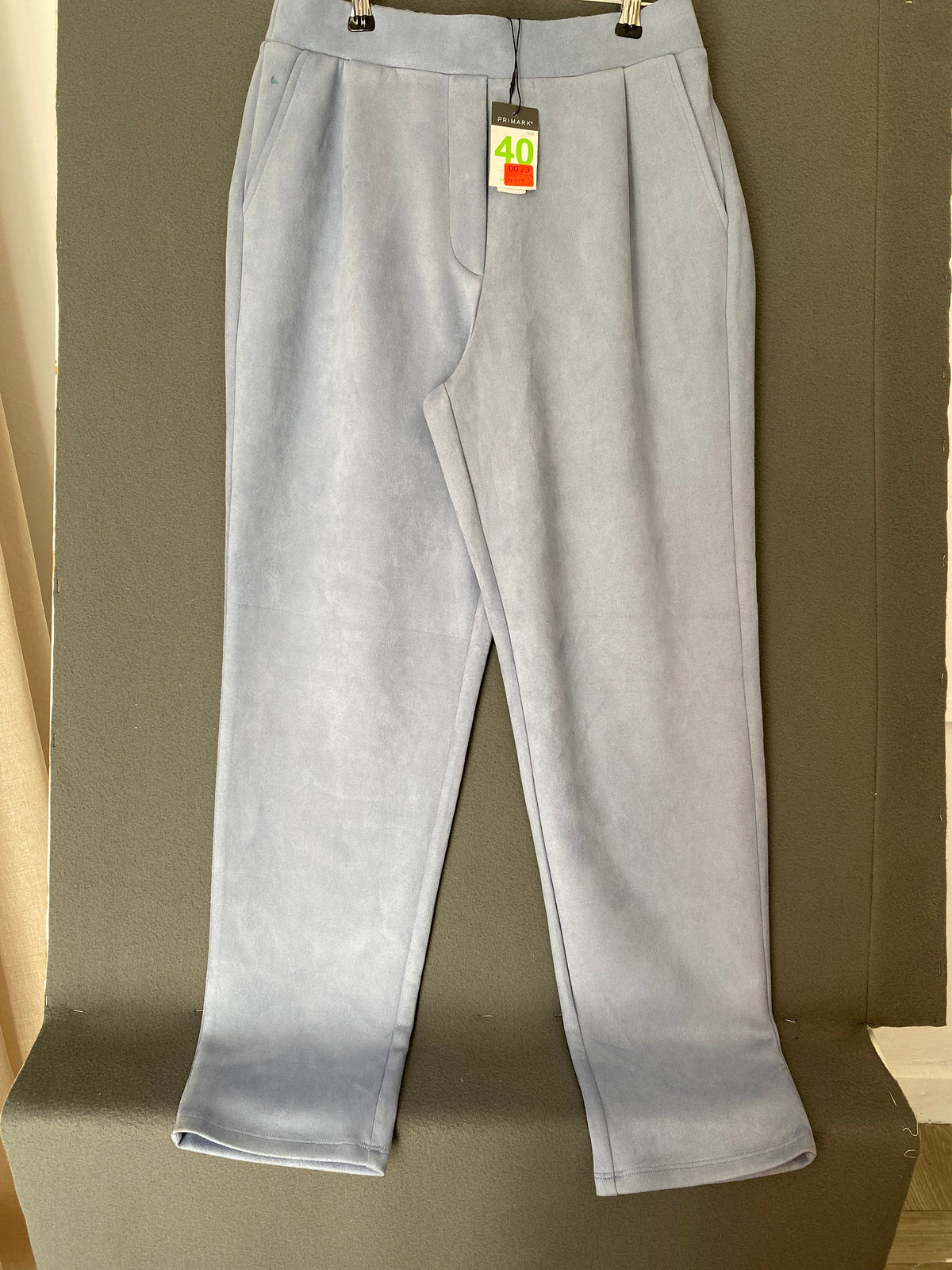 Pantalon en suédine bleu ciel à pinces