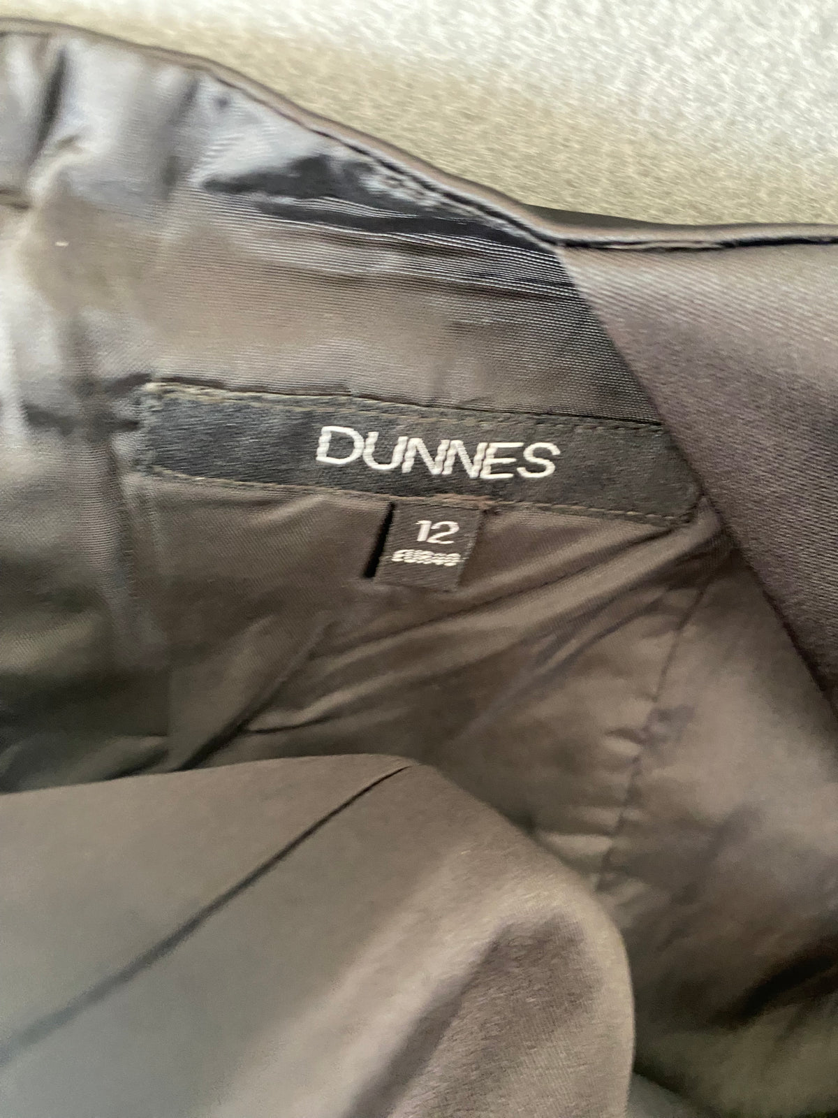 Robe fourreau noire à bretelles larges