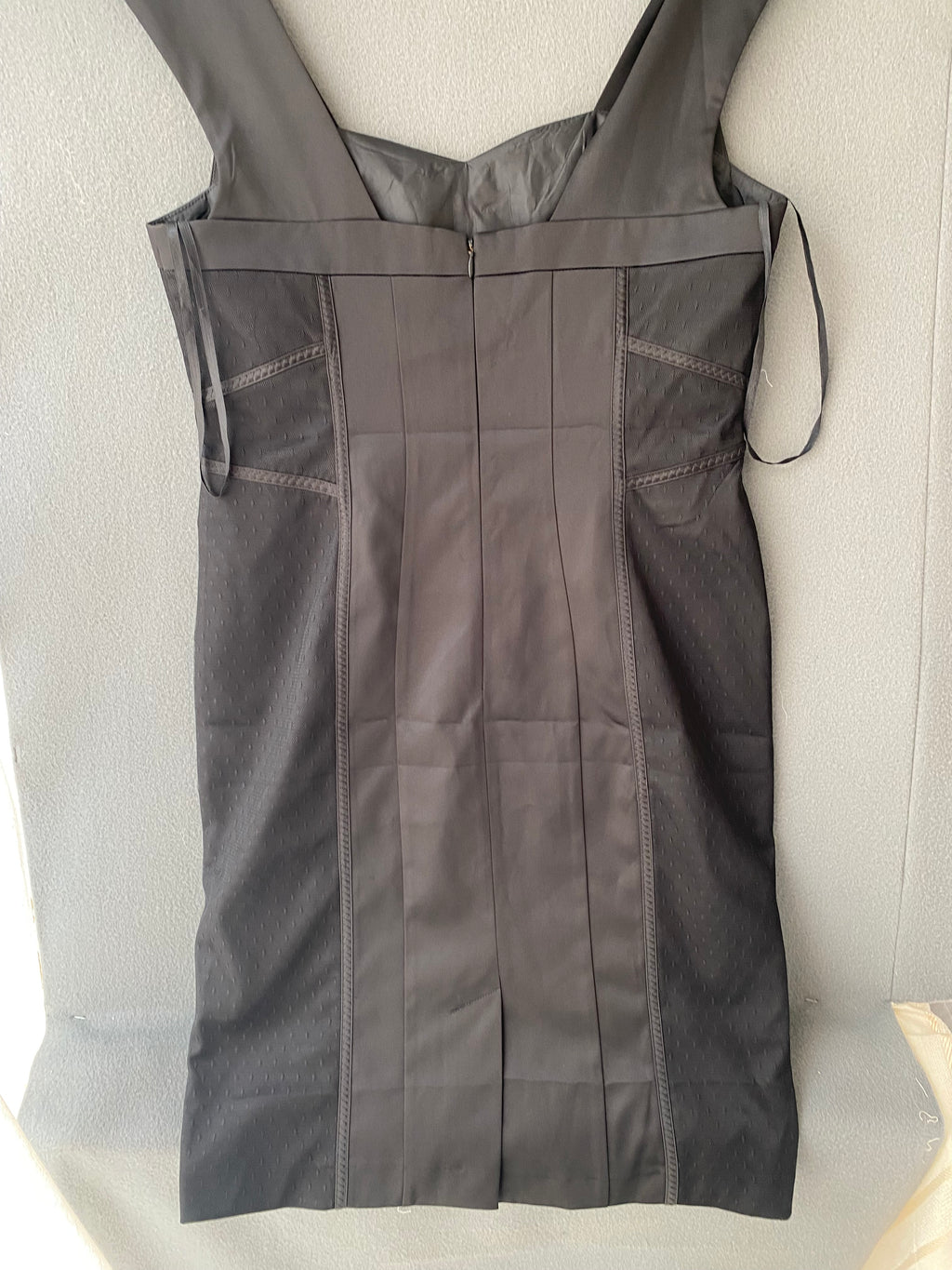 Robe fourreau noire à bretelles larges