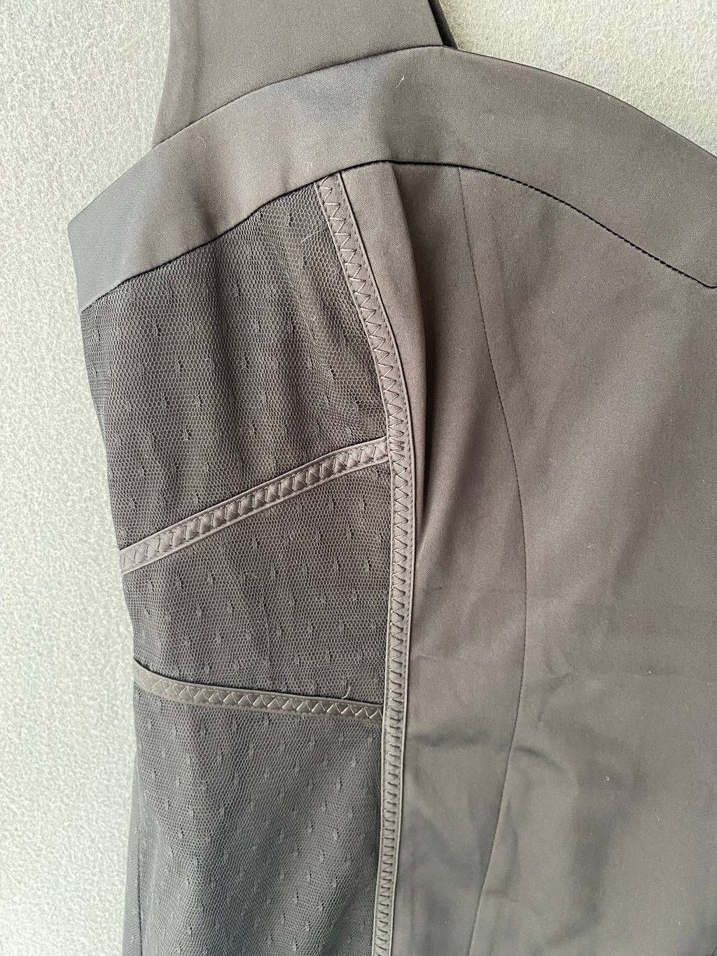 Robe fourreau noire à bretelles larges