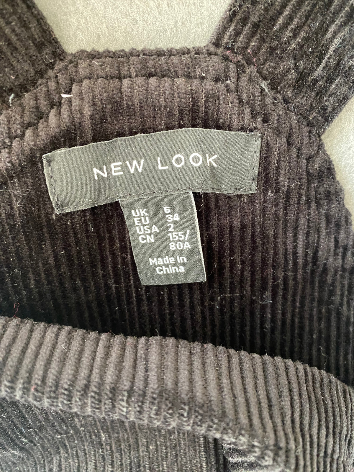 Robe salopette en velours côtelé noir