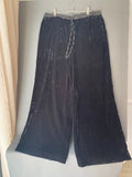 Pantalon large en velours froissé noir à cordon