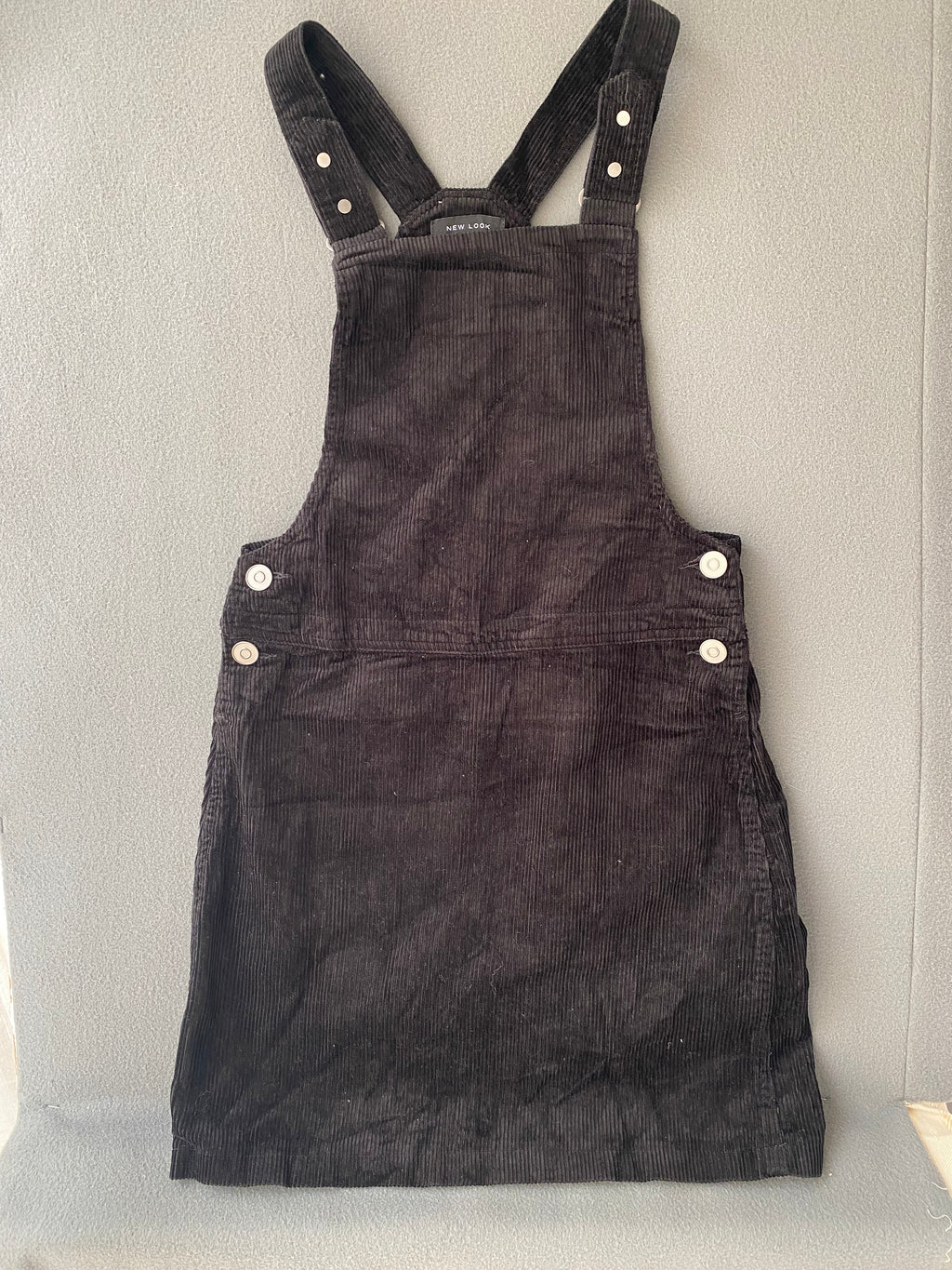 Robe salopette en velours côtelé noir