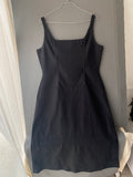 Robe midi noire côtelée à bretelles et encolure carrée