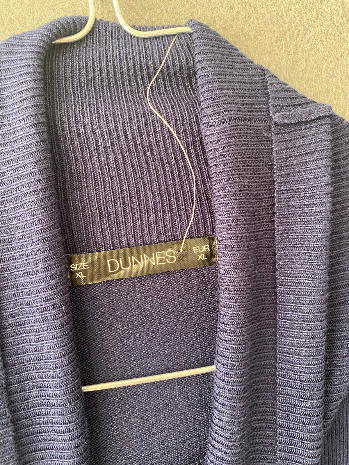 Pull col roulé bleu marine en maille fine