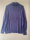 Pull col roulé bleu marine en maille fine