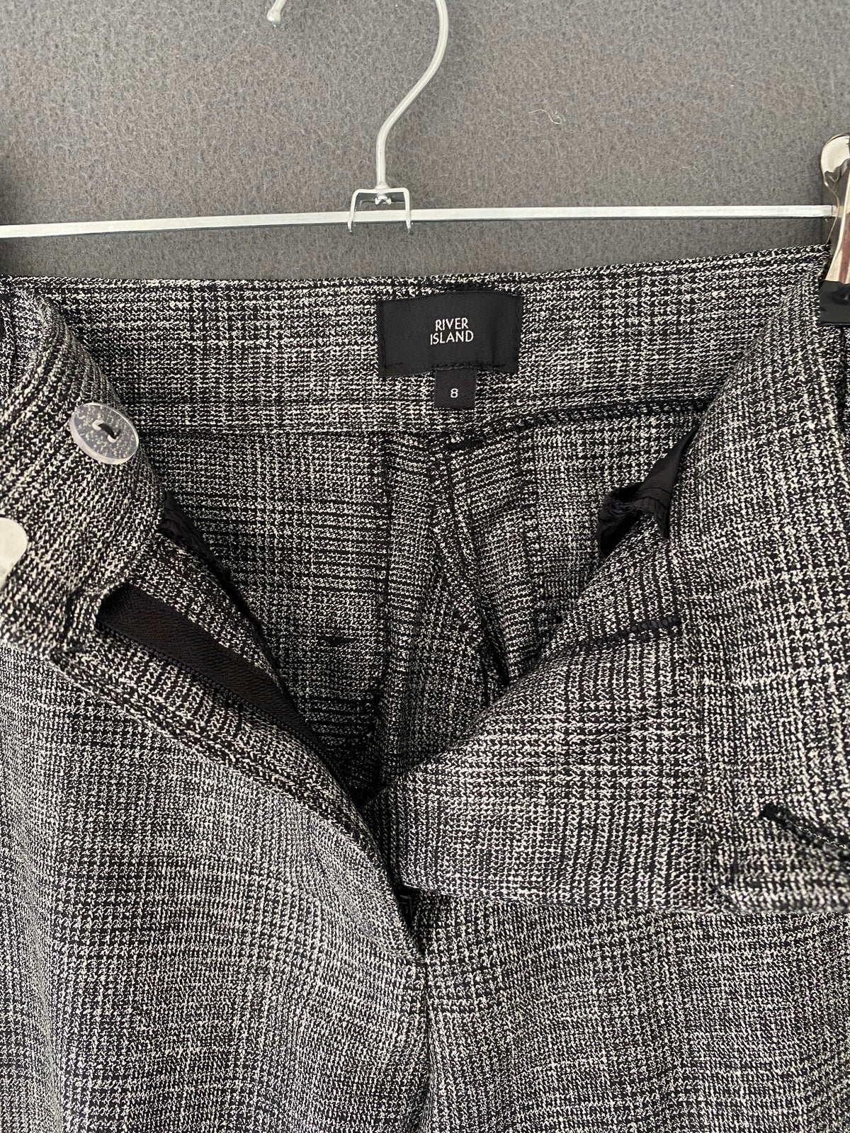 Pantalon à carreaux gris avec nœuds aux chevilles