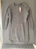 Robe pull grise à torsades et perles
