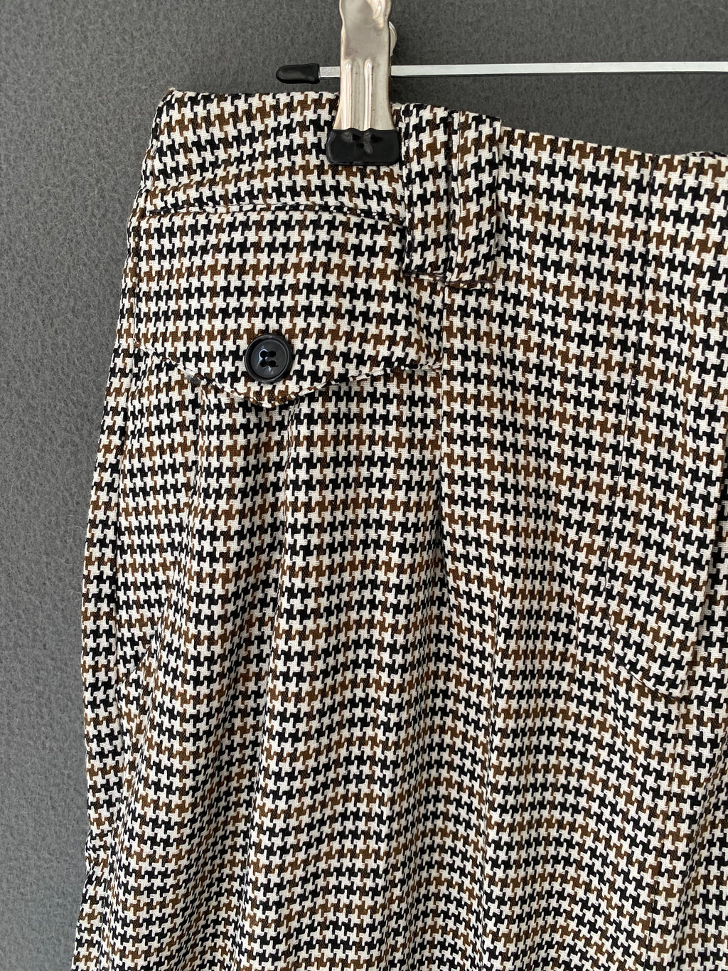 Pantalon large pied-de-poule à revers
