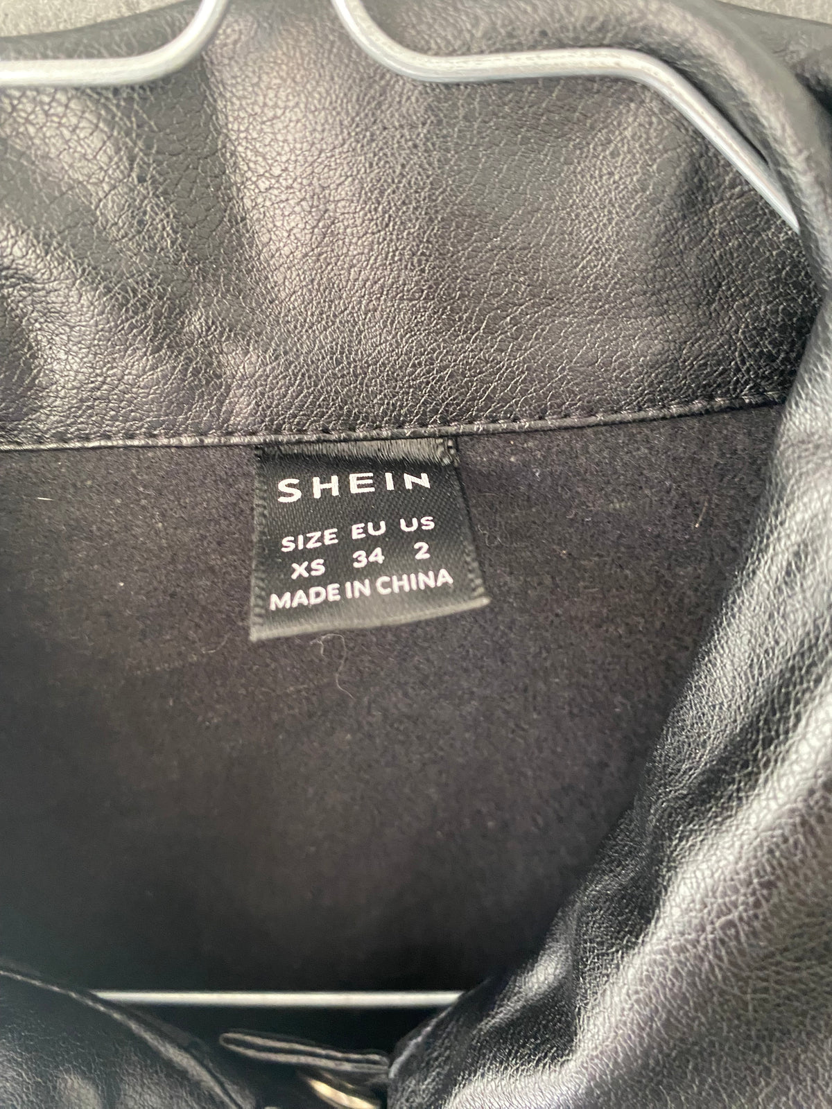 Surchemise en simili cuir noire