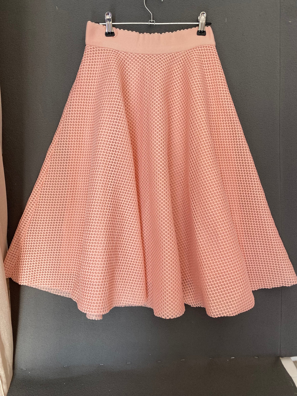 Jupe patineuse midi texturée pêche