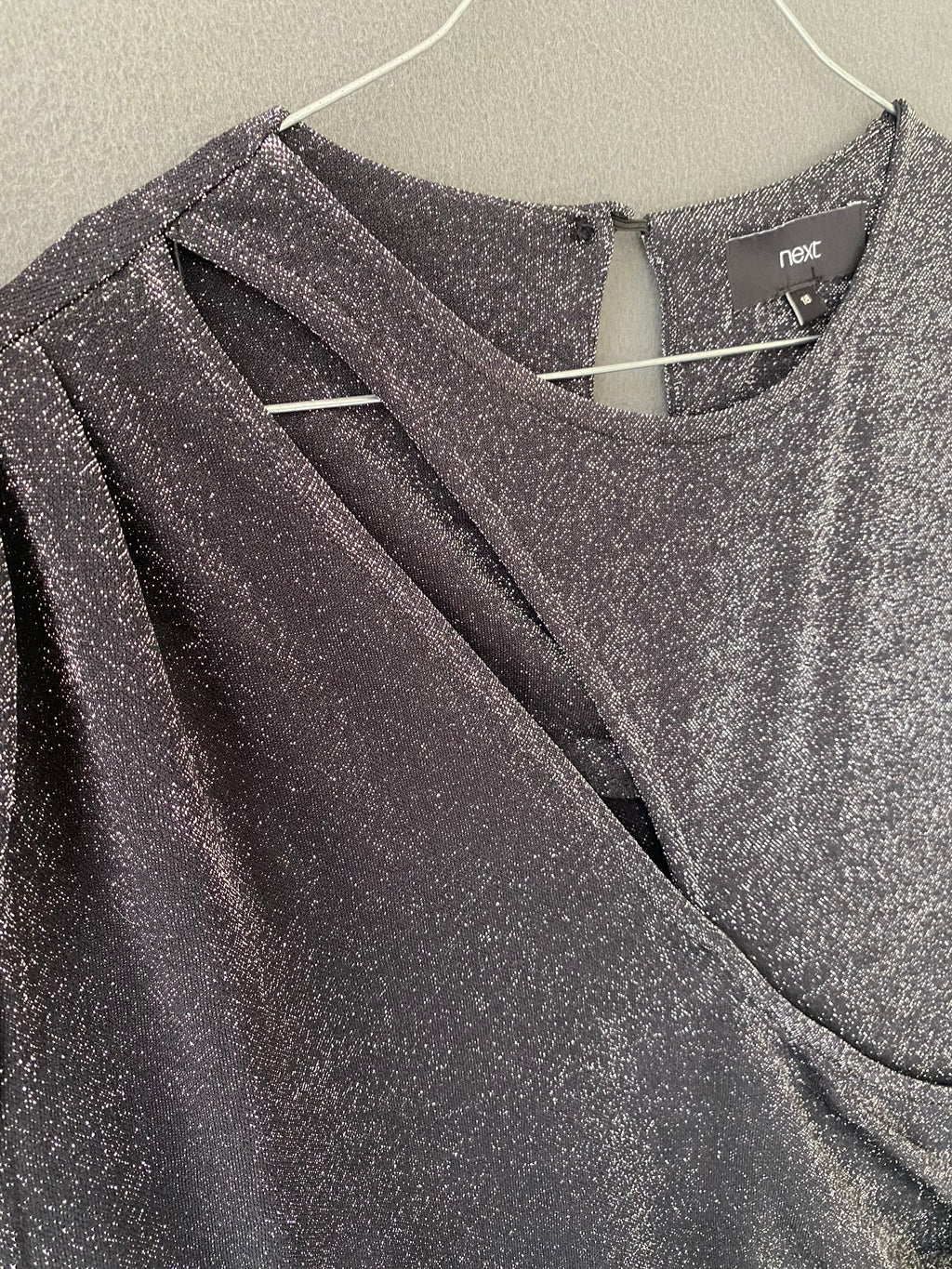 Robe midi noire pailletée drapée