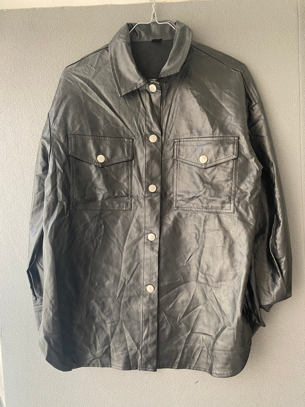 Surchemise en simili cuir noire