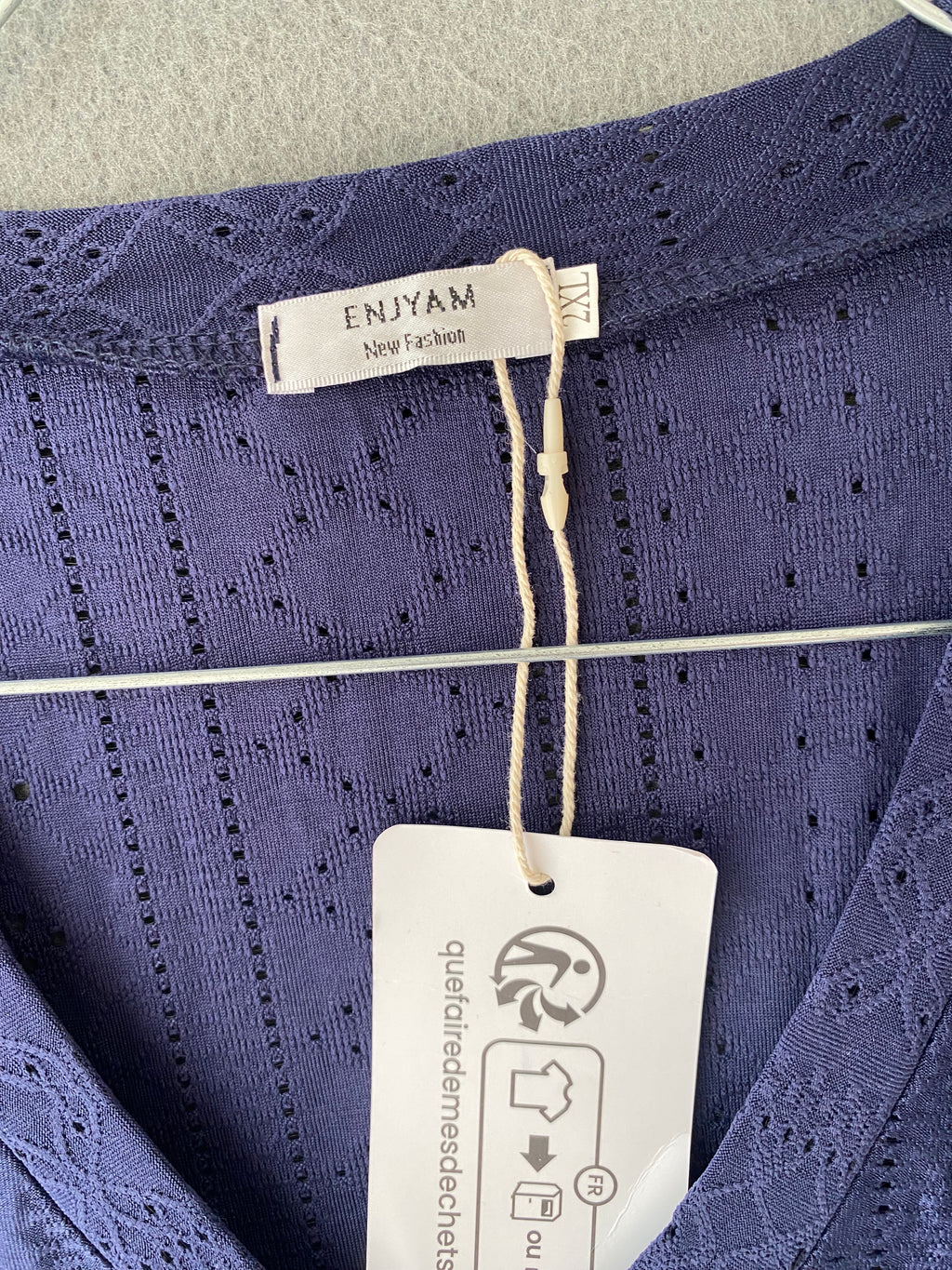 Blouse bleu marine ajourée à col V