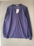 Blouse bleu marine ajourée à col V