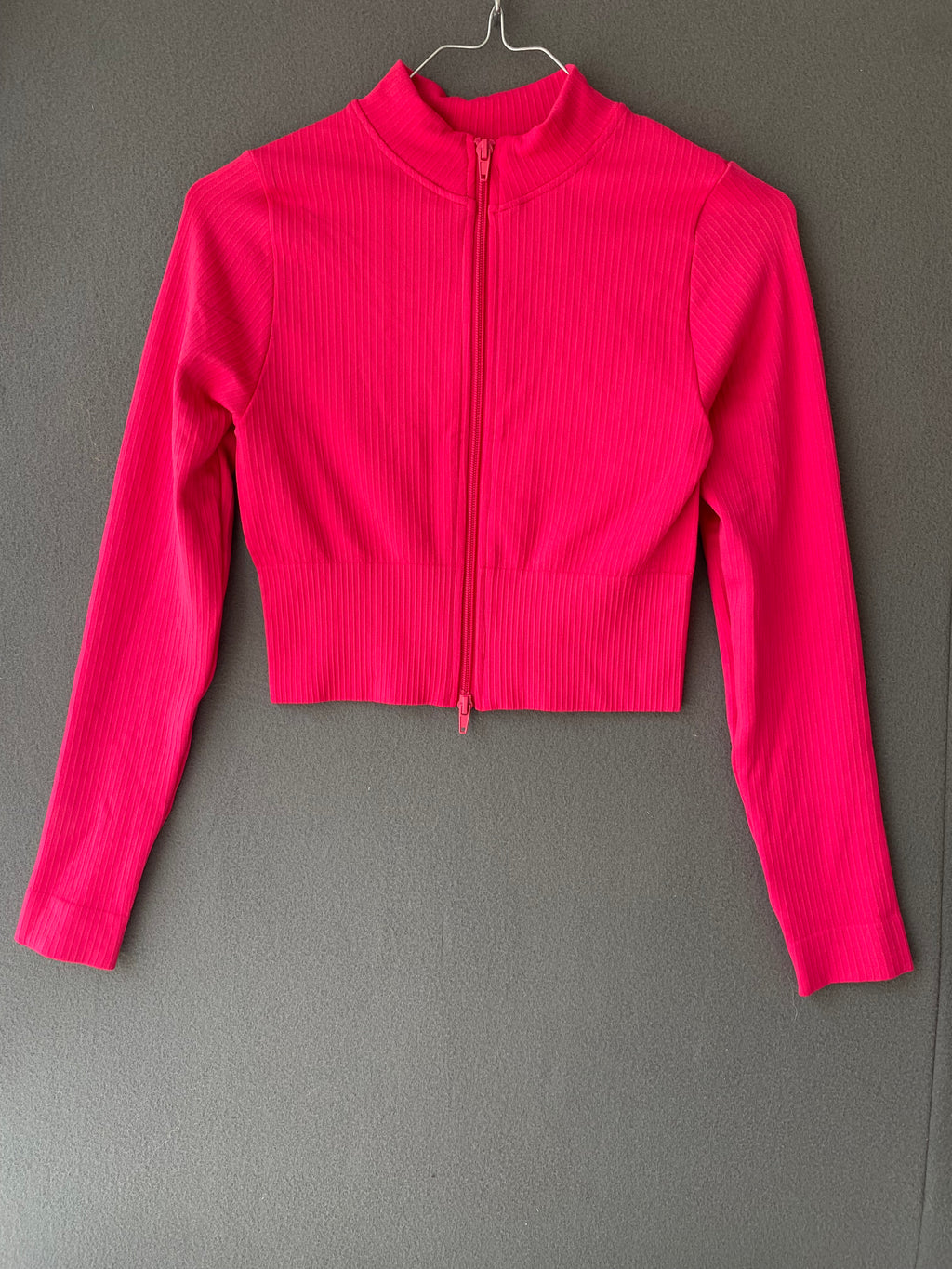 Veste courte zippée côtelée fuchsia