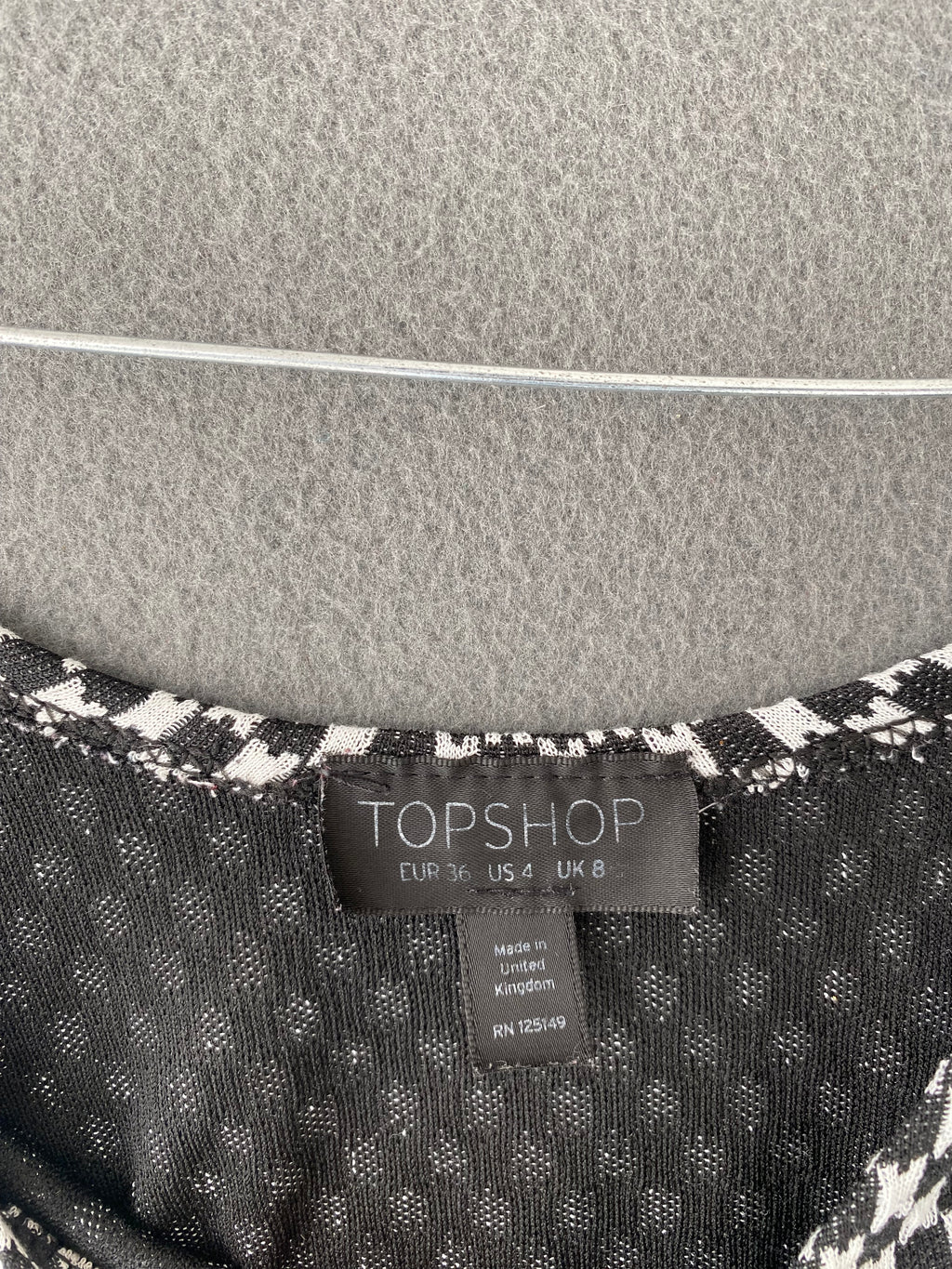 Crop top damier noir et blanc à manches longues