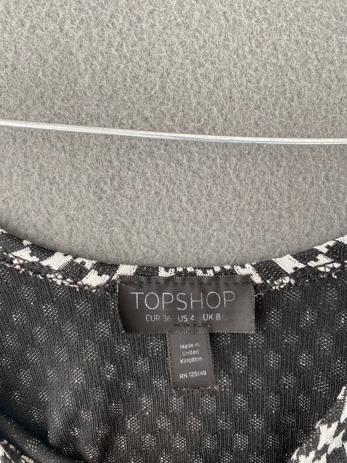 Crop top damier noir et blanc à manches longues