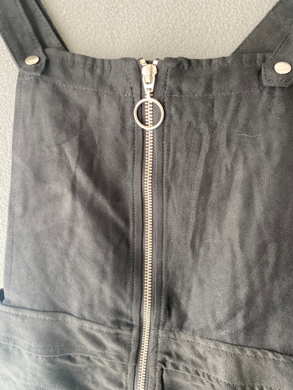 Robe salopette en suédine noire à zip