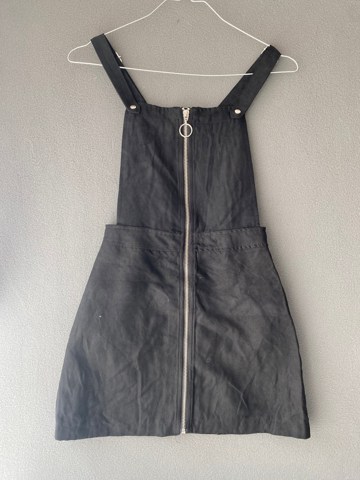 Robe salopette en suédine noire à zip