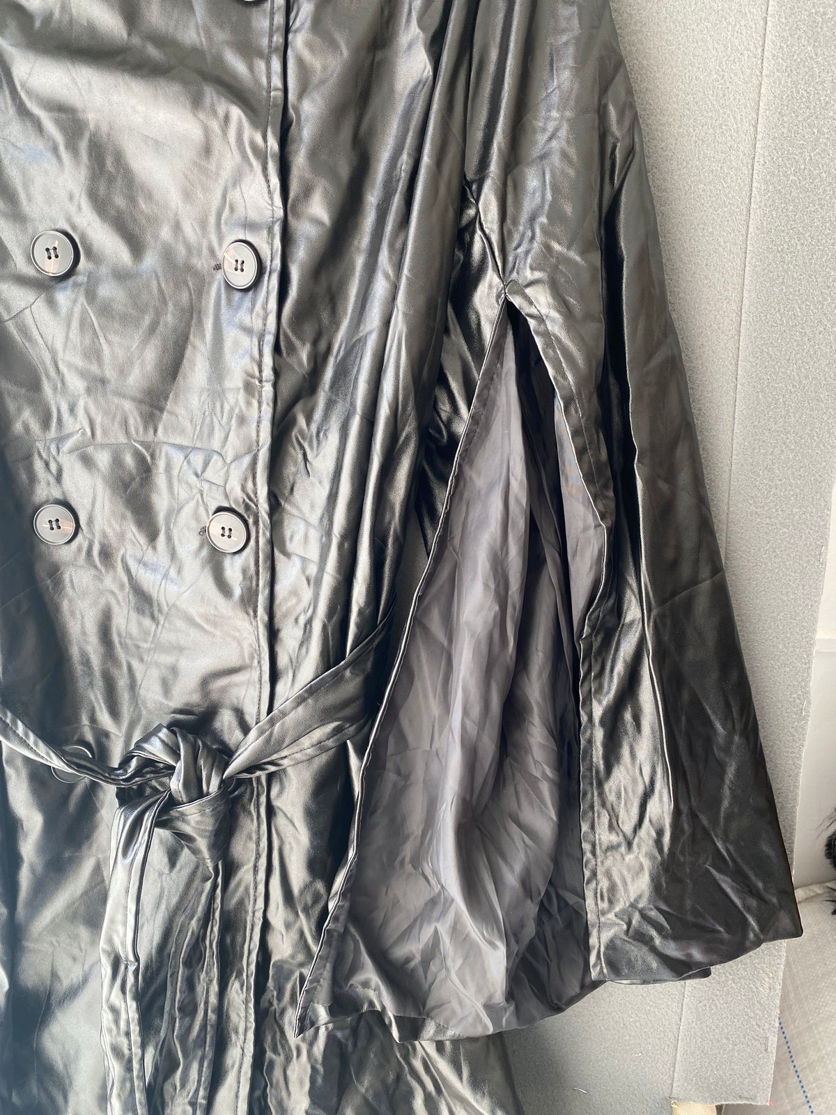 Trench en simili cuir noir croisé à ceinture