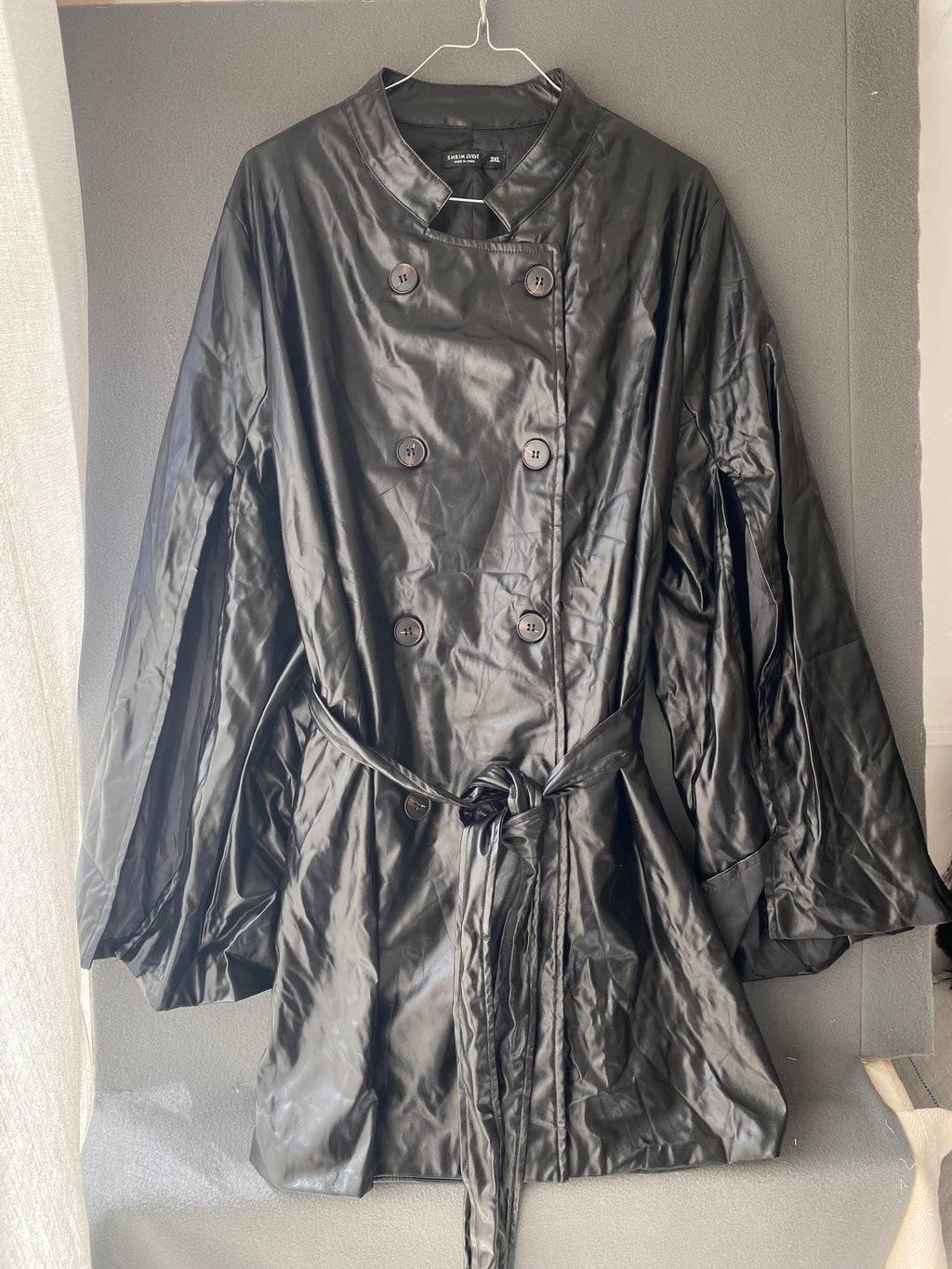 Trench en simili cuir noir croisé à ceinture