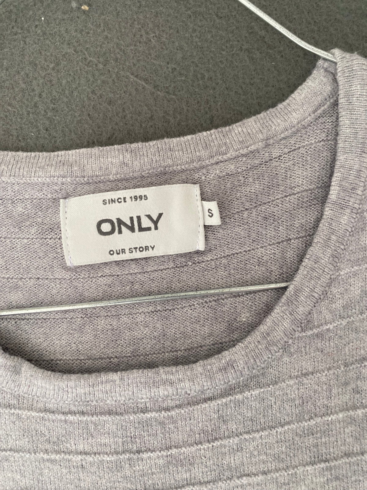 Robe pull grise en maille fine