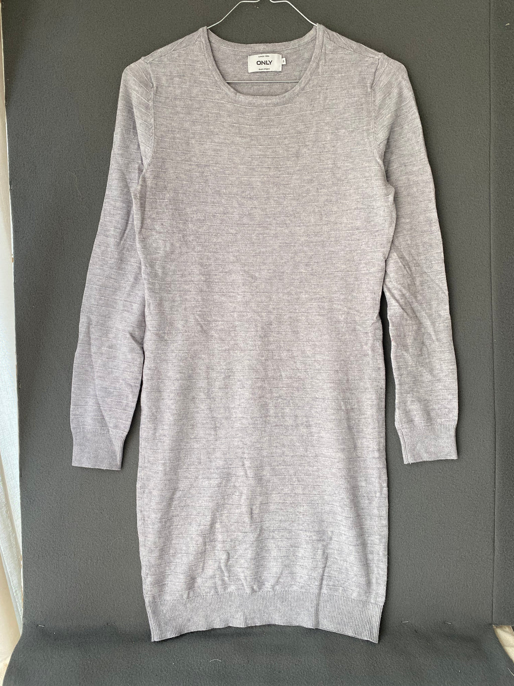 Robe pull grise en maille fine