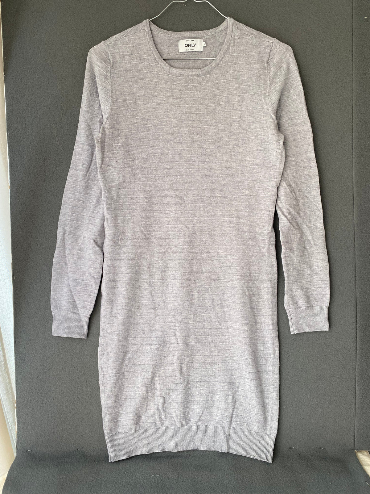 Robe pull grise en maille fine