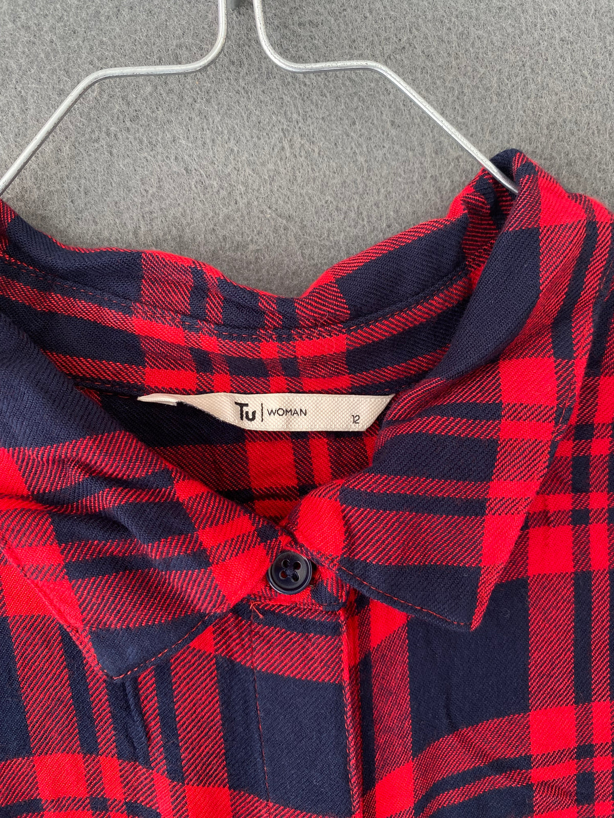 Robe chemise longue à carreaux tartan rouge et marine