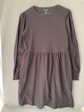 Robe noire texturée à manches bouffantes