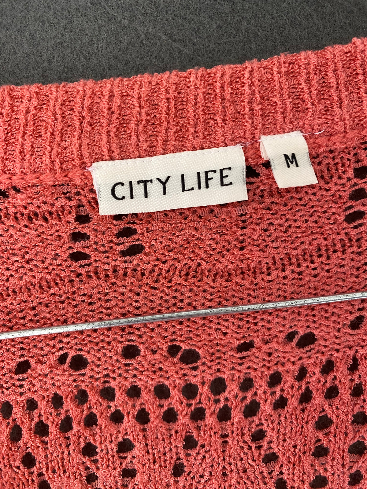 Gilet ajouré corail à col V