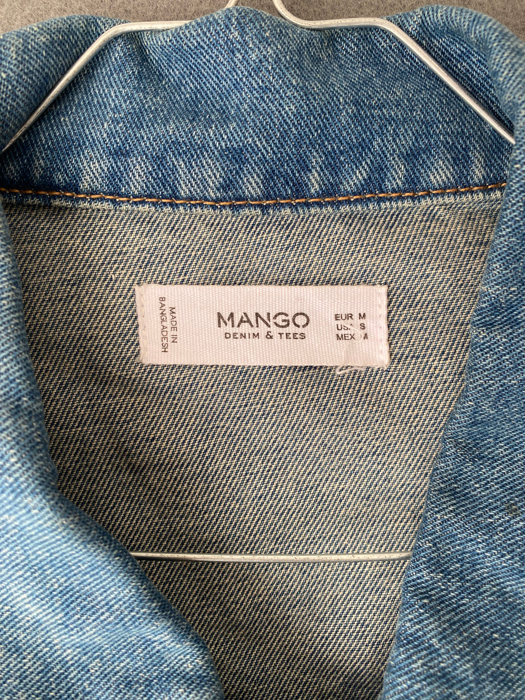 Veste en jean destroy à bas effiloché
