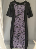Robe fourreau noire à empiècement jacquard violet