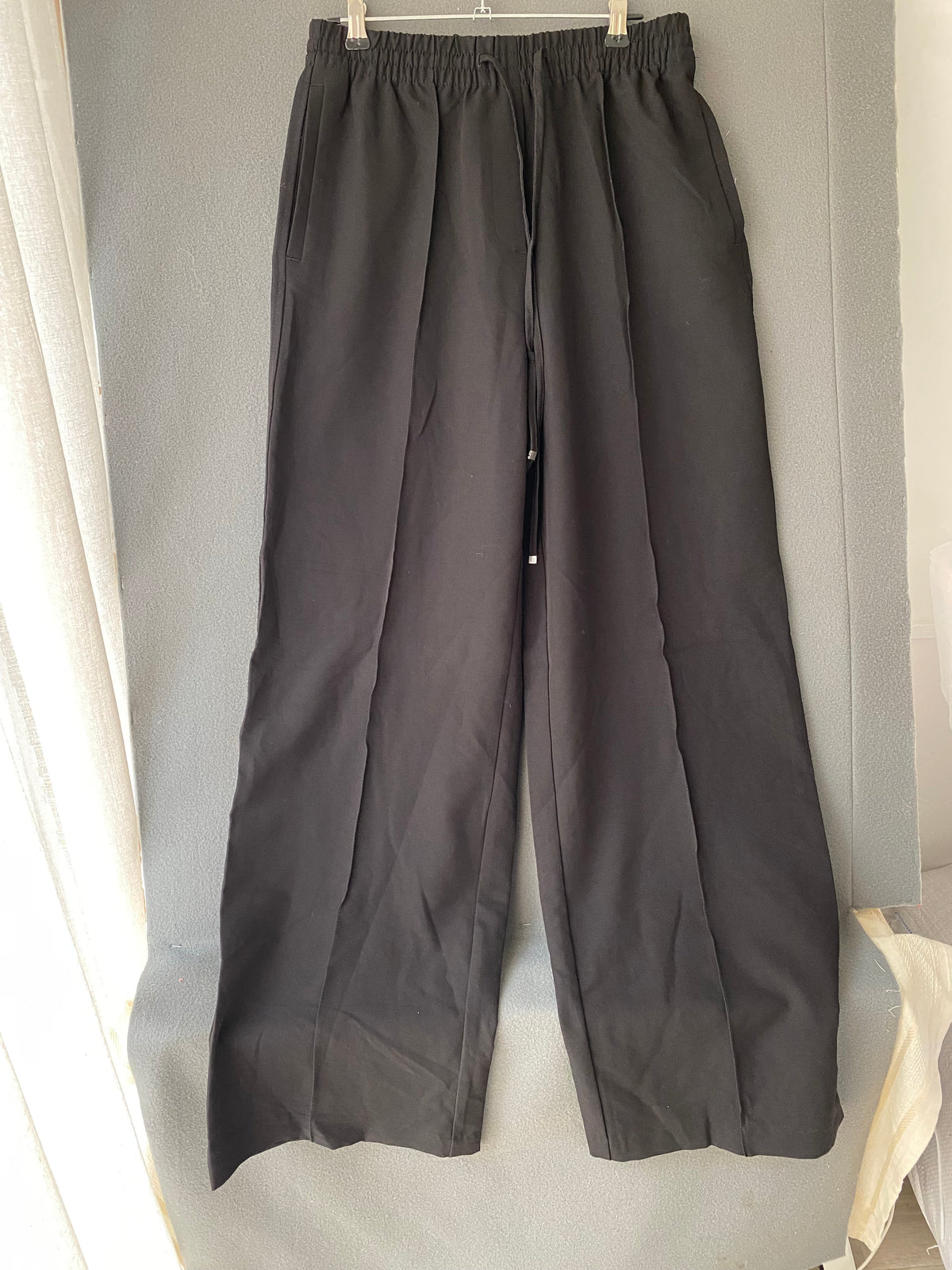 Pantalon large noir à taille élastique