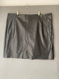 Jupe droite noire en simili cuir
