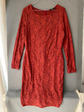 Robe en dentelle rouge brique à manches longues