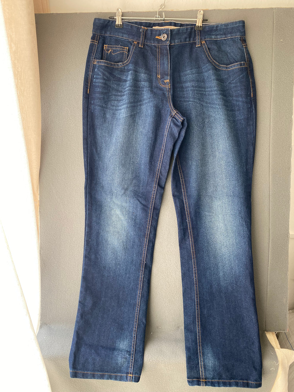 Jean droit bleu foncé délavé