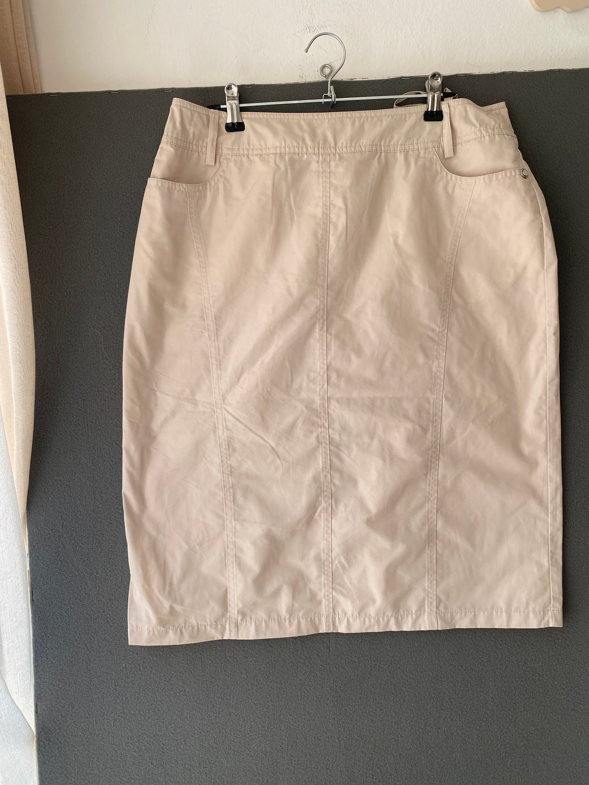 Jupe crayon beige à poches