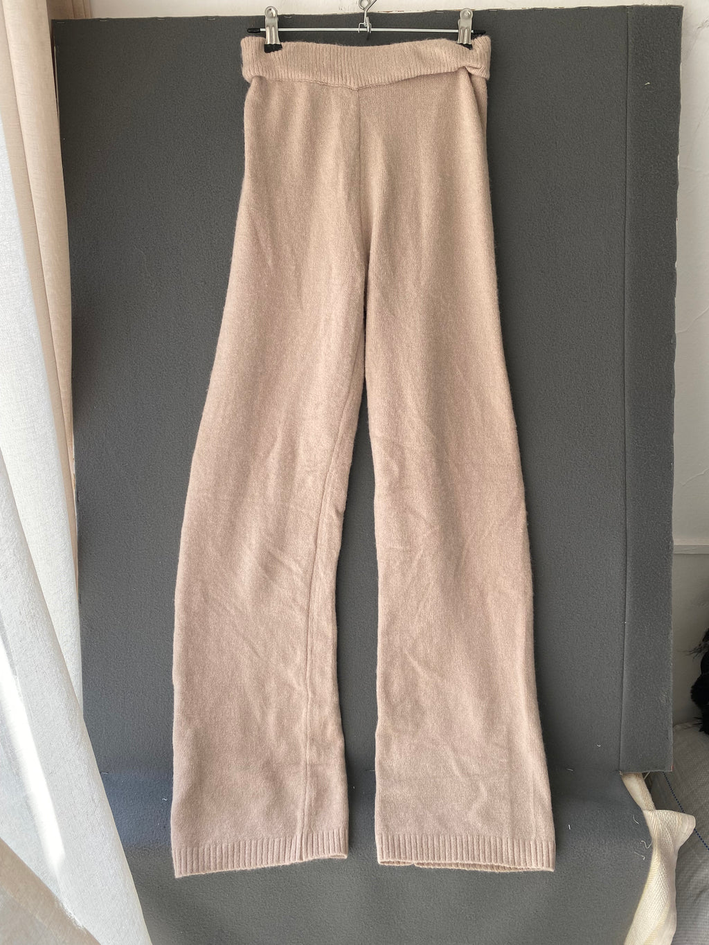 Pantalon large en maille douce rose poudré