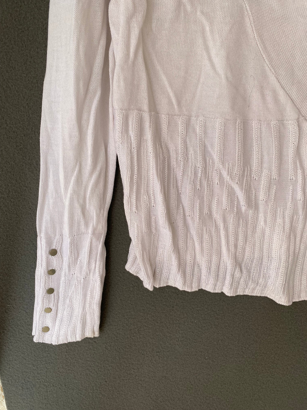 Pull cache-cœur blanc en maille fine