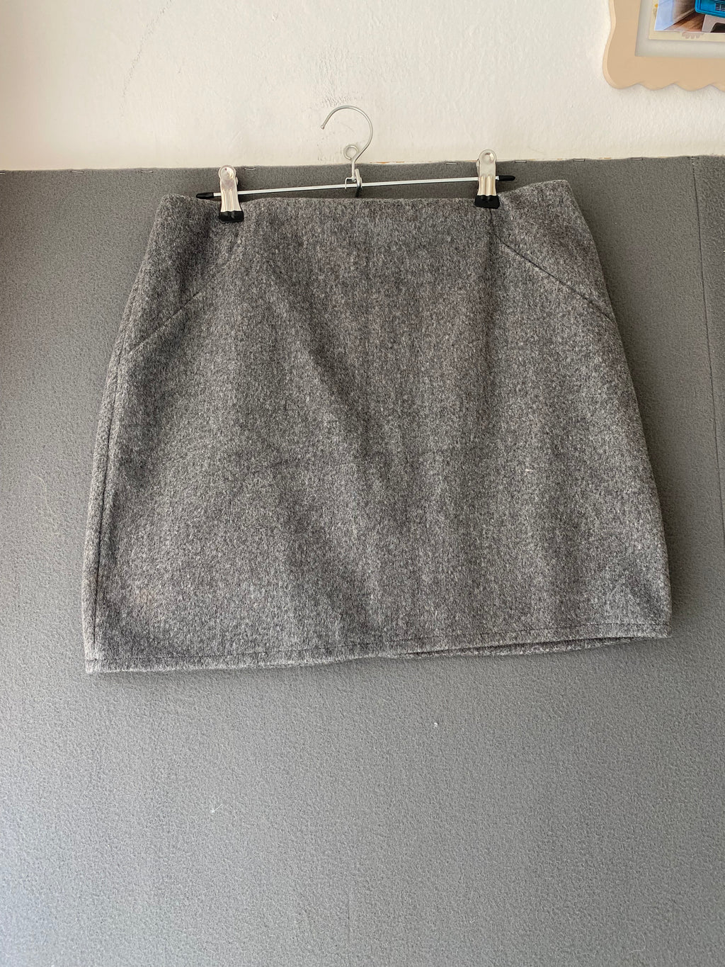 Mini-jupe en lainage gris chiné