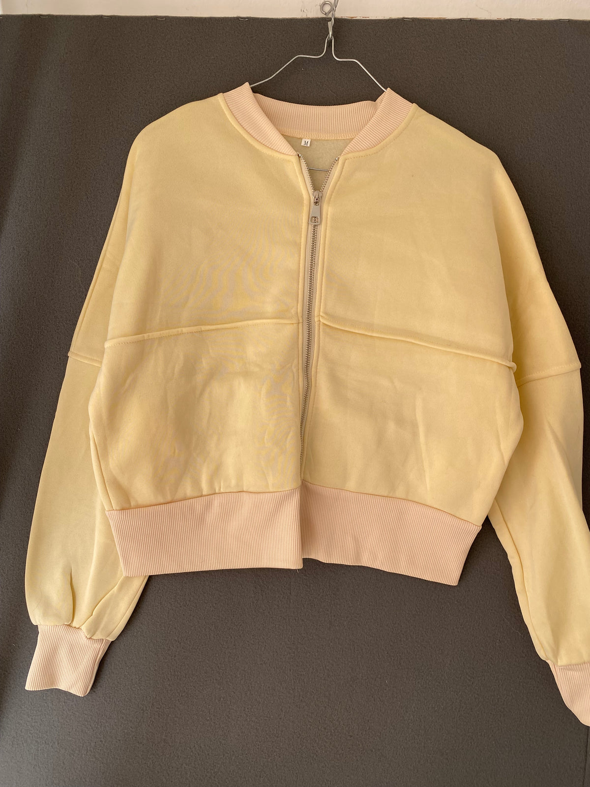 Veste bomber molletonnée jaune pastel