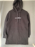 Robe sweat à capuche noire brodée